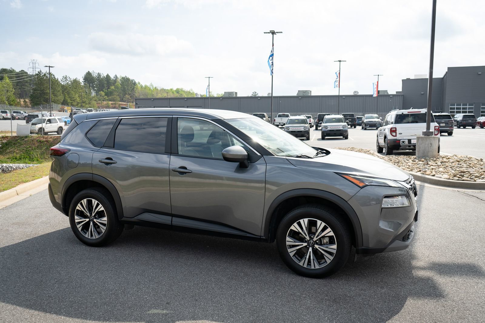 Used 2023 Nissan Rogue SV image 12