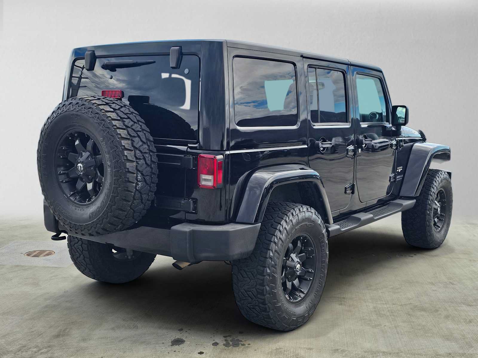 Used 2016 Jeep Wrangler Unlimited Sahara w/ Connectivity Group AWD/4WD image 5