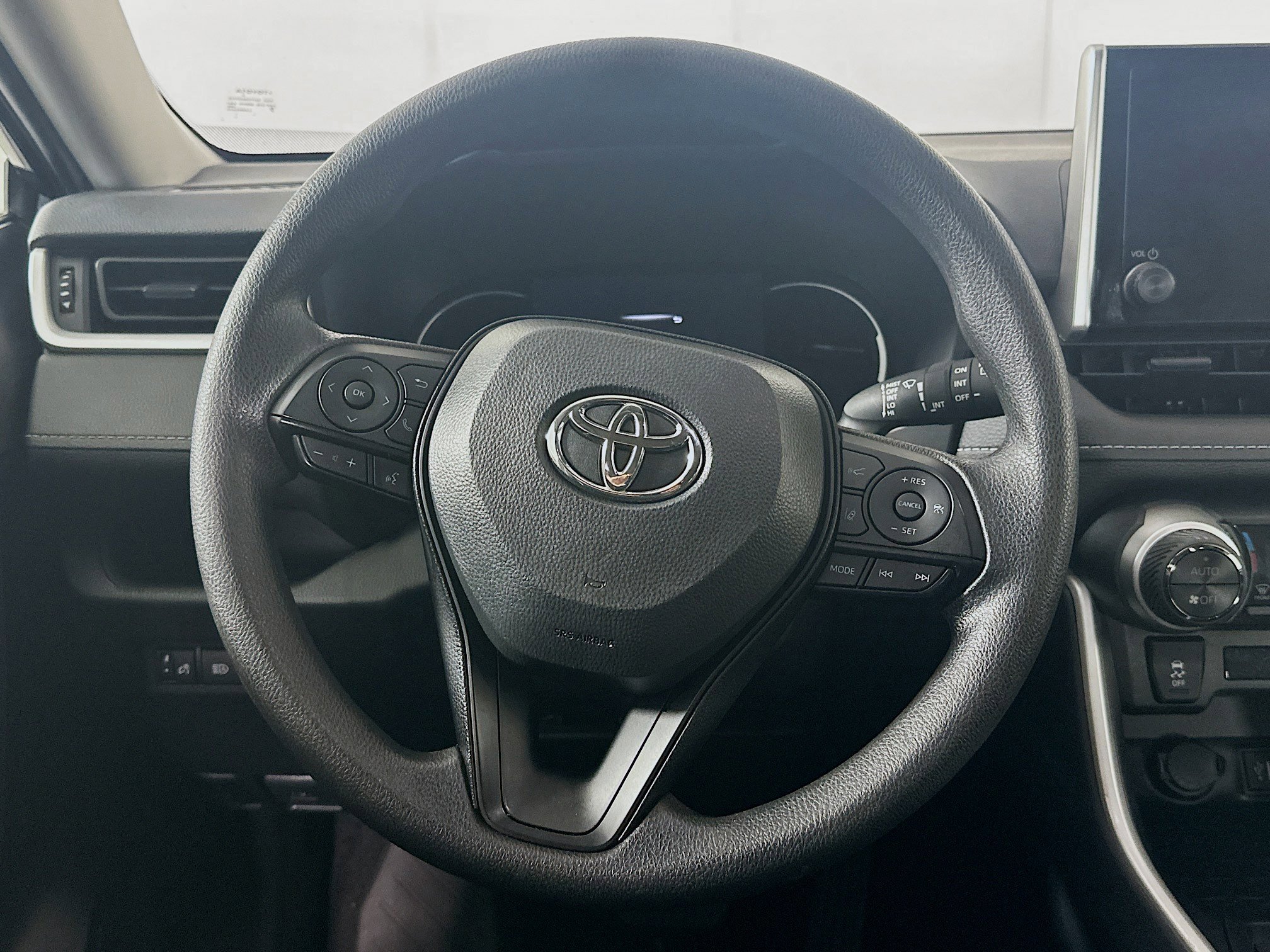 Used 2025 Toyota RAV4 XLE FWD image 18