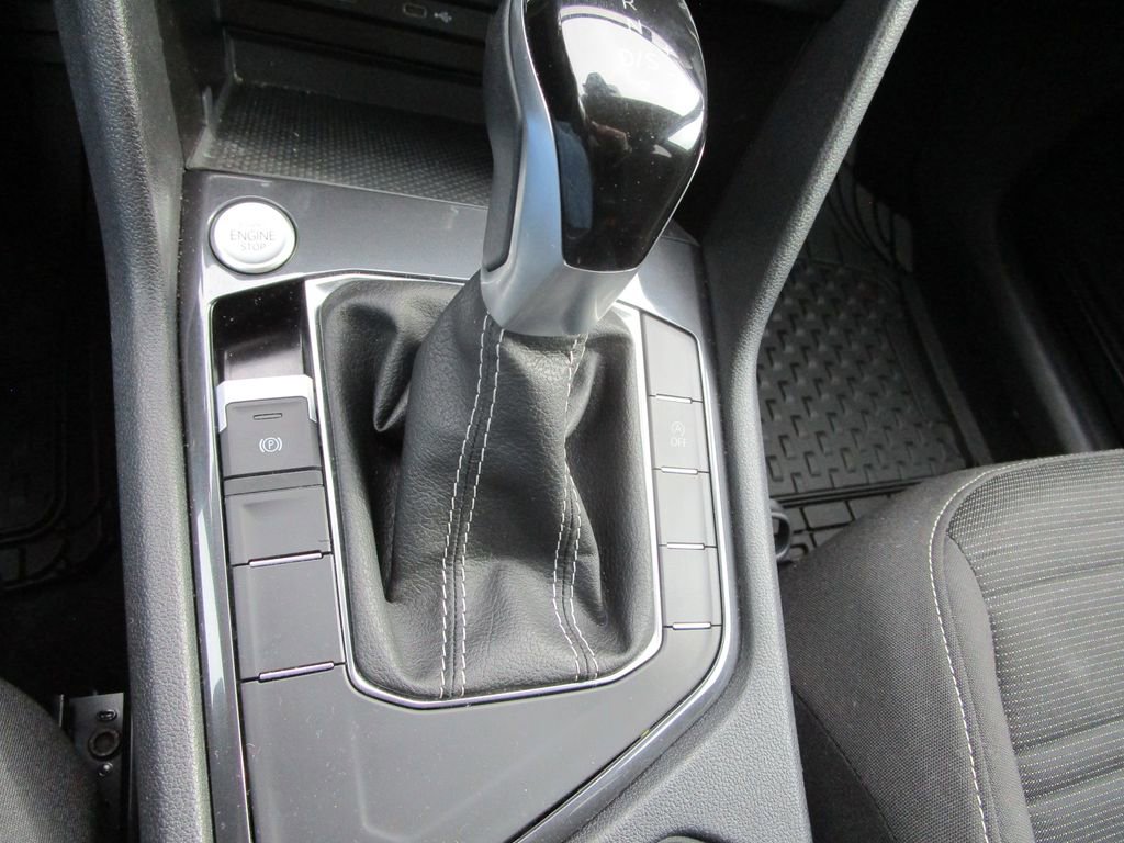 Used 2024 Volkswagen Tiguan S image 29