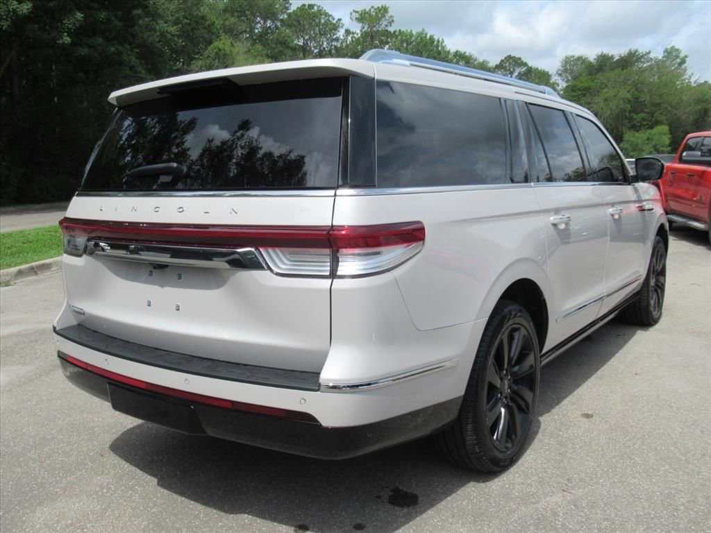 Used 2024 Lincoln Navigator L Reserve AWD/4WD image 7
