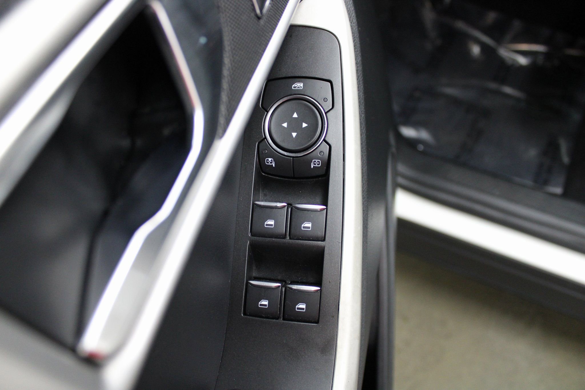 Used 2021 Ford Explorer XLT w/ Equipment Group 202A image 14