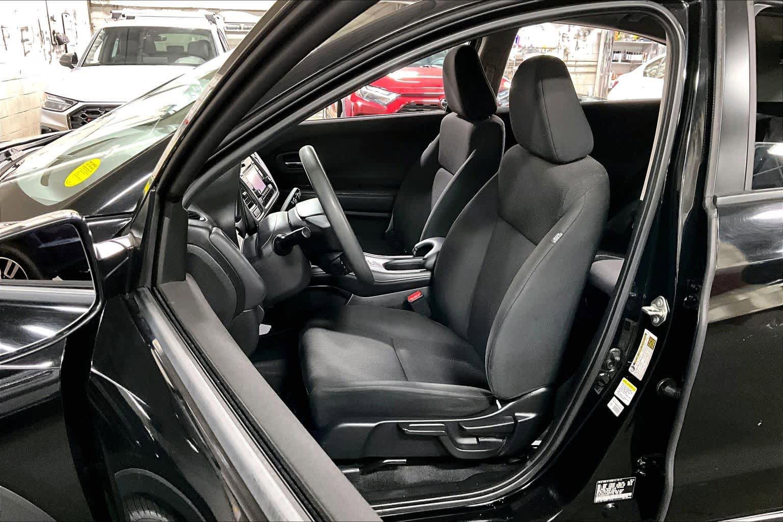 Used 2016 Honda HR-V LX image 8