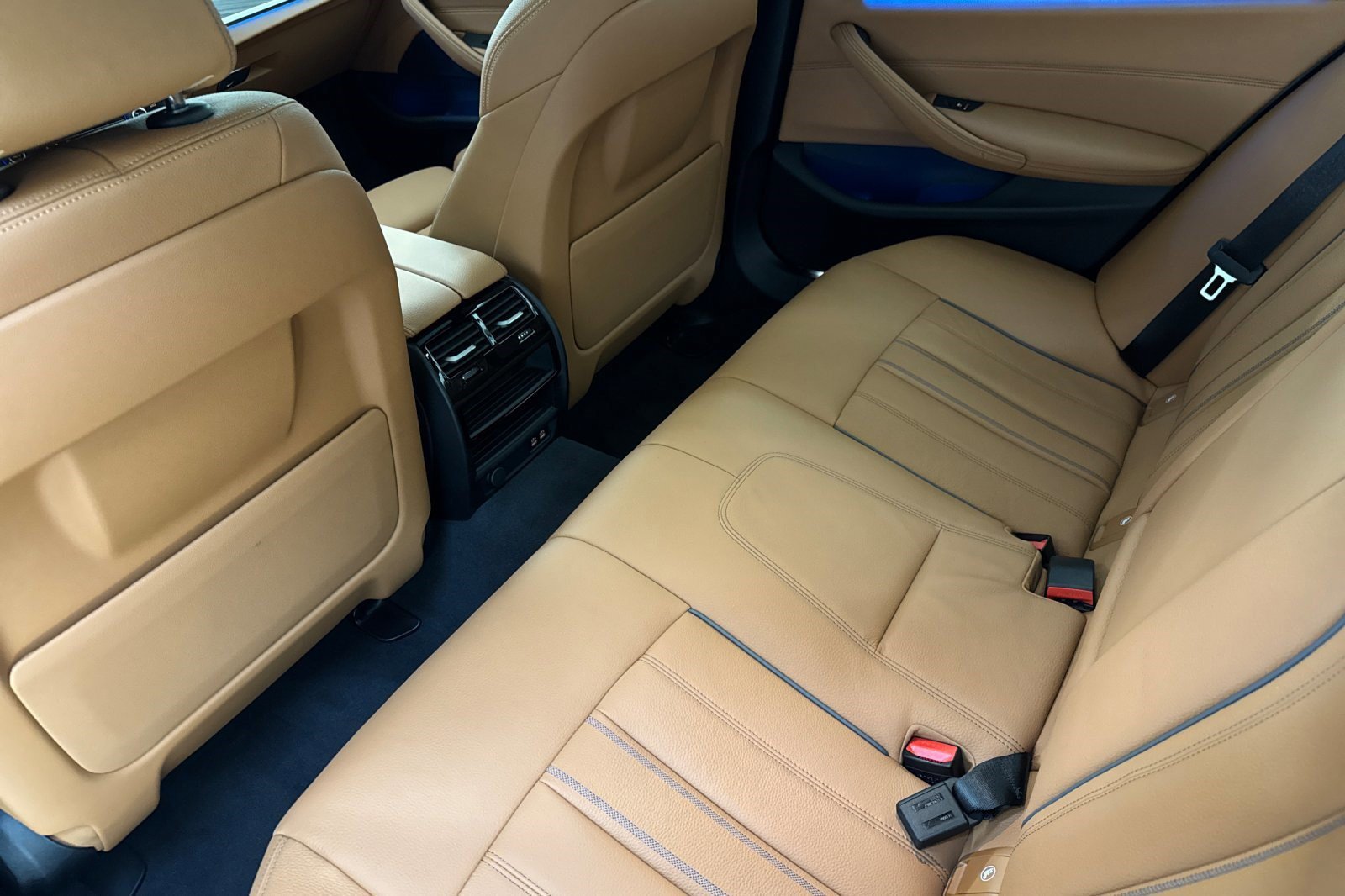 Certified 2023 BMW 530e w/ M Sport Package RWD image 27