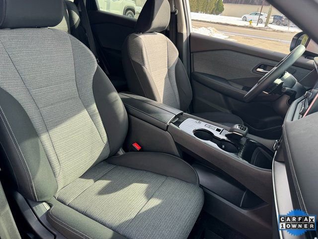 Used 2023 Nissan Rogue SV image 4