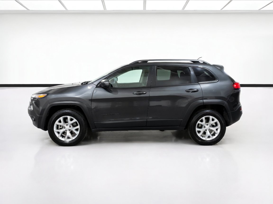Used 2018 Jeep Cherokee Trailhawk AWD/4WD image 23