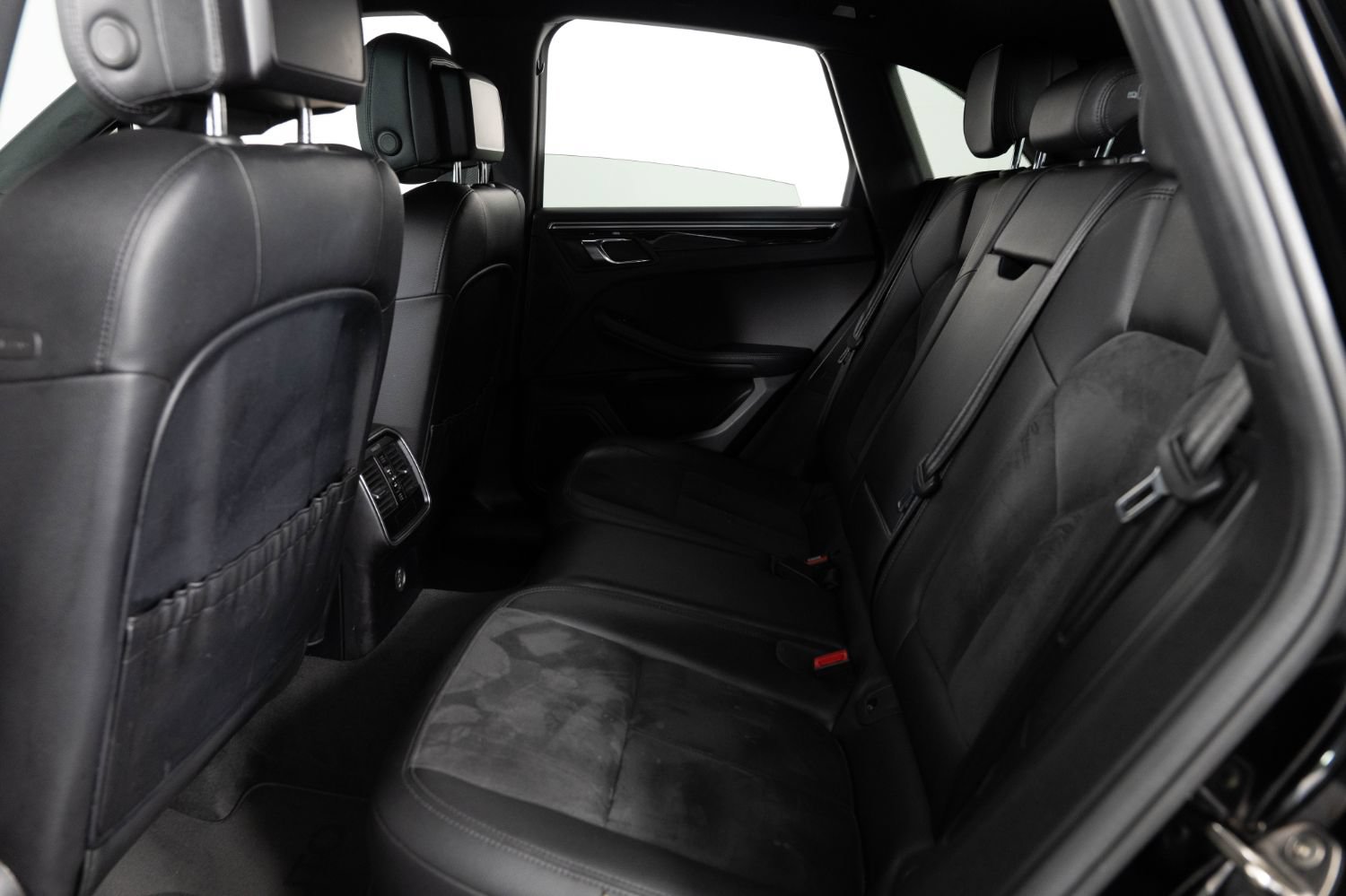 Used 2017 Porsche Macan AWD/4WD image 17