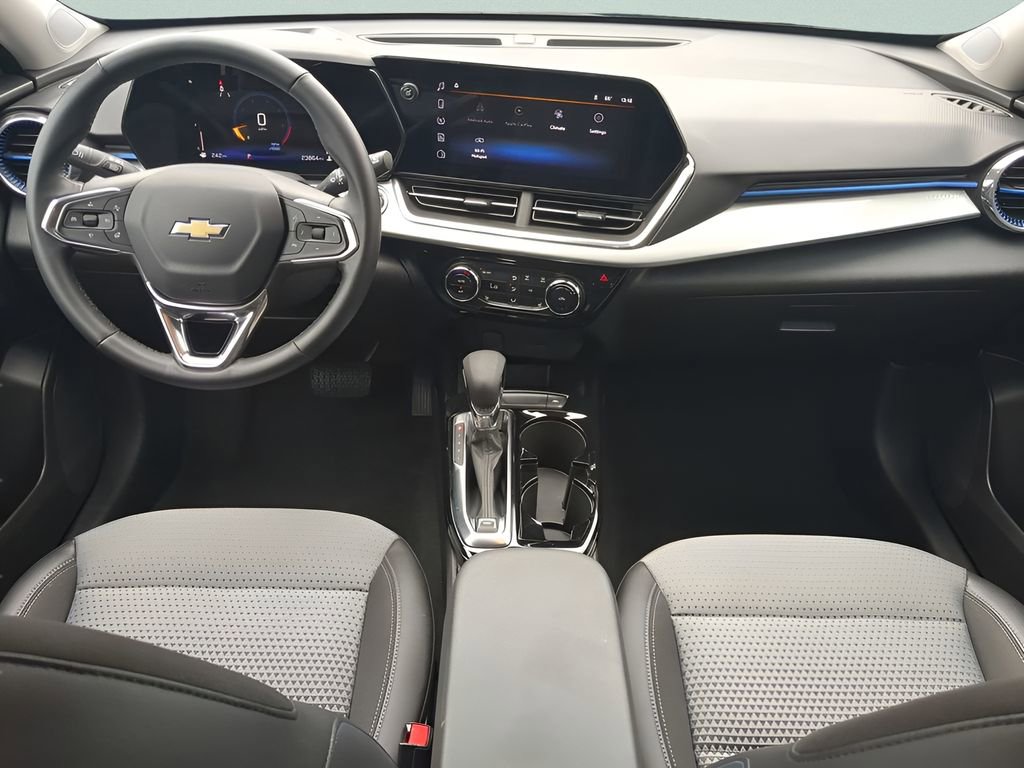 Used 2025 Chevrolet Trax LT w/ LT Convenience Package image 14