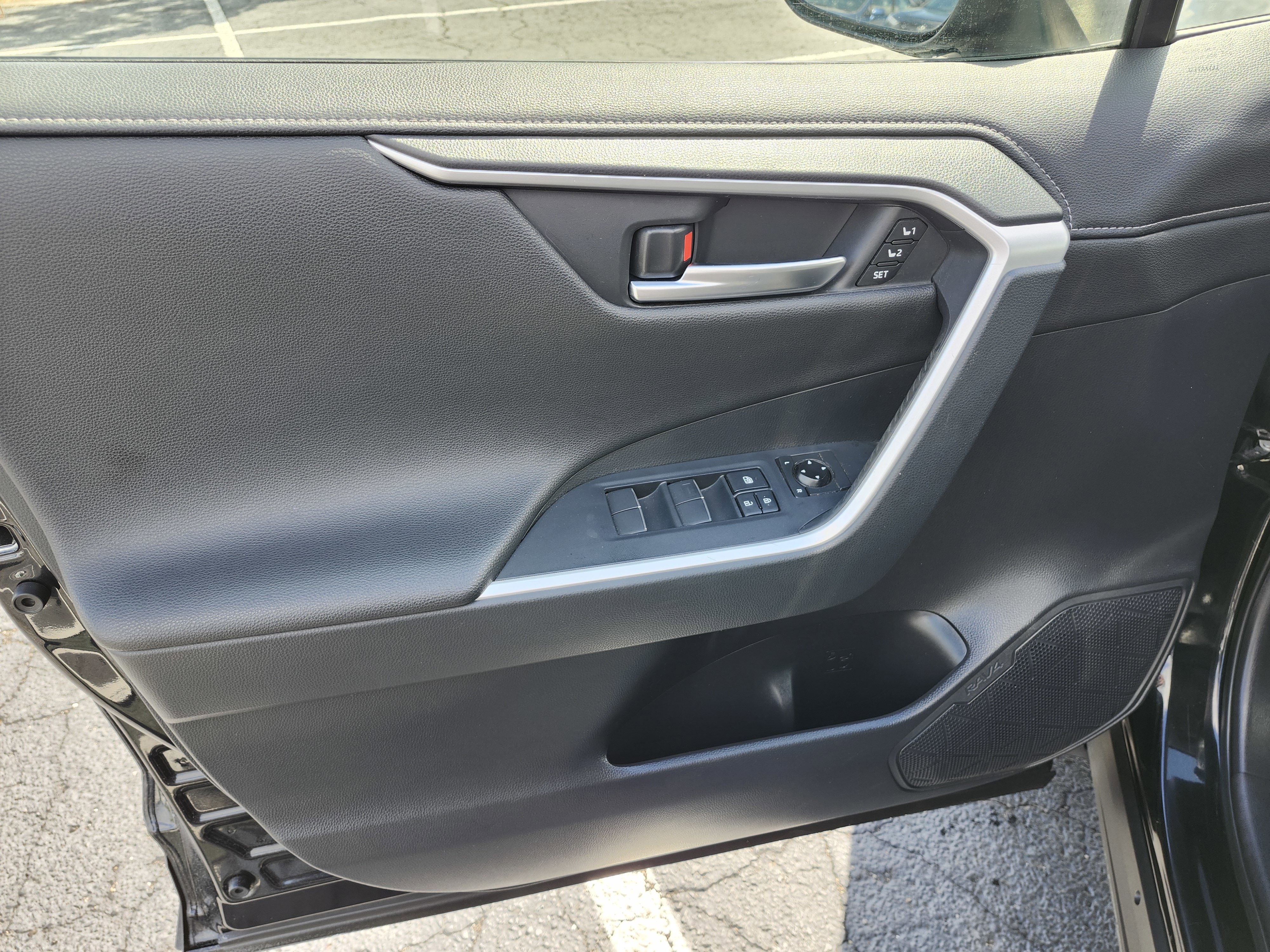 Used 2019 Toyota RAV4 Limited w/ Cold Weather Package AWD/4WD image 31