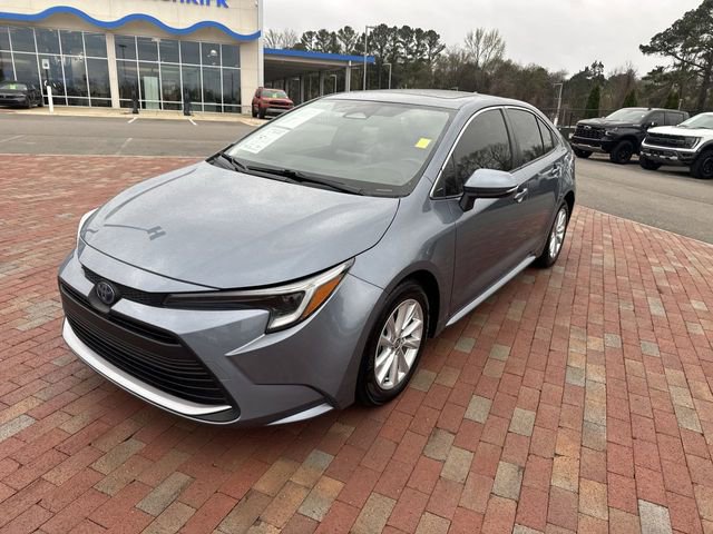 Used 2023 Toyota Corolla XLE image 32