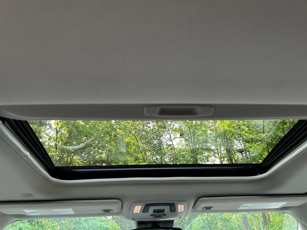 Used 2024 Toyota Sienna XLE FWD image 29