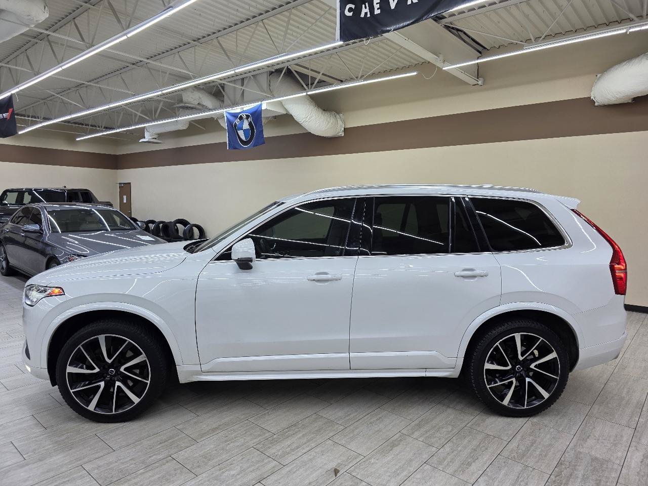 Used 2020 Volvo XC90 T6 Momentum w/ Protection Package Premier AWD/4WD image 9