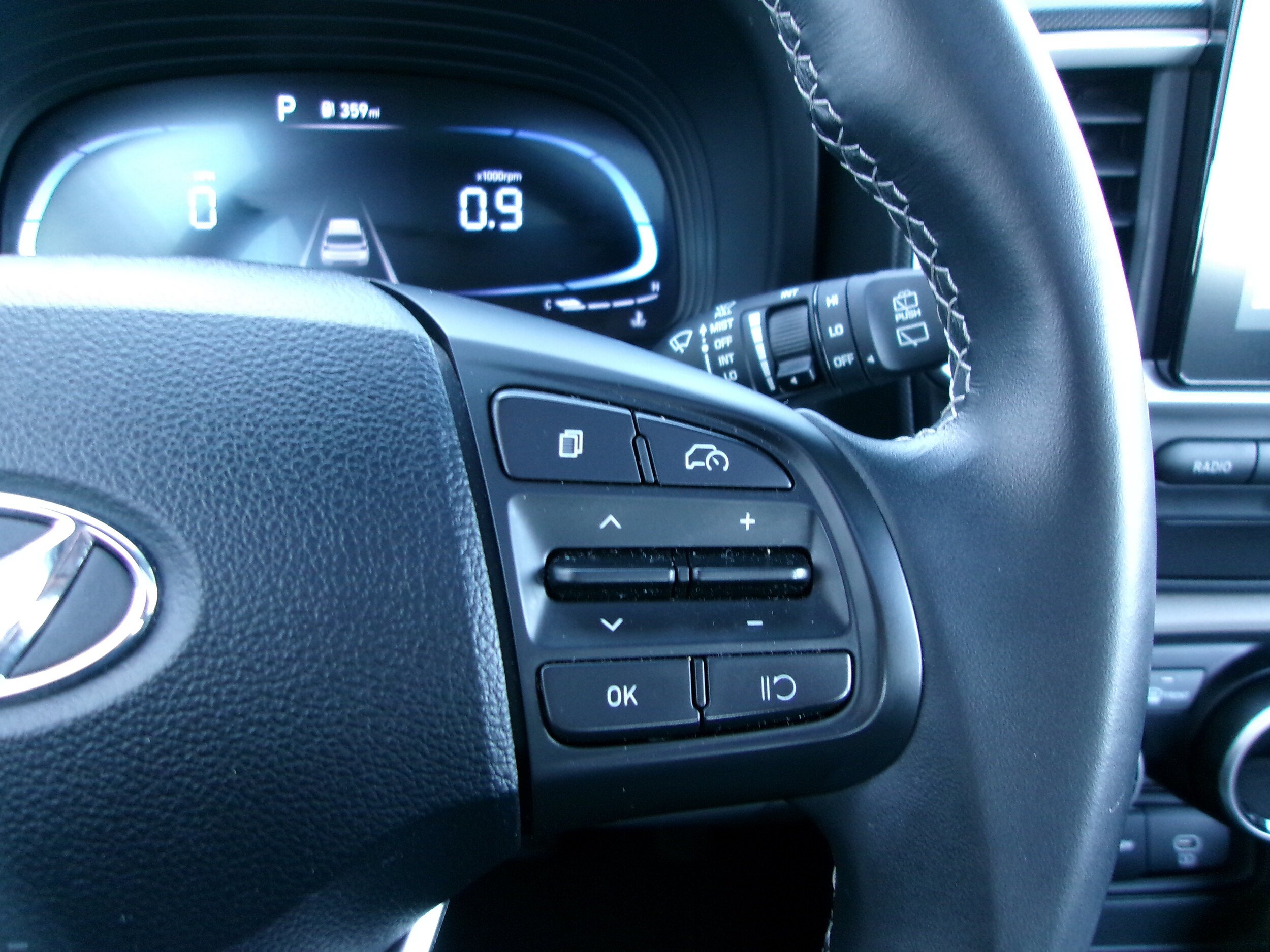 Used 2024 Hyundai Venue SEL FWD image 11