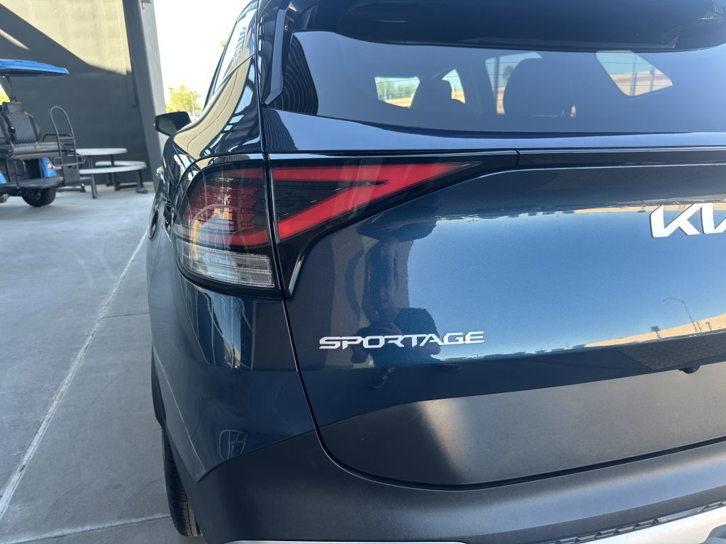 Used 2025 Kia Sportage EX image 12
