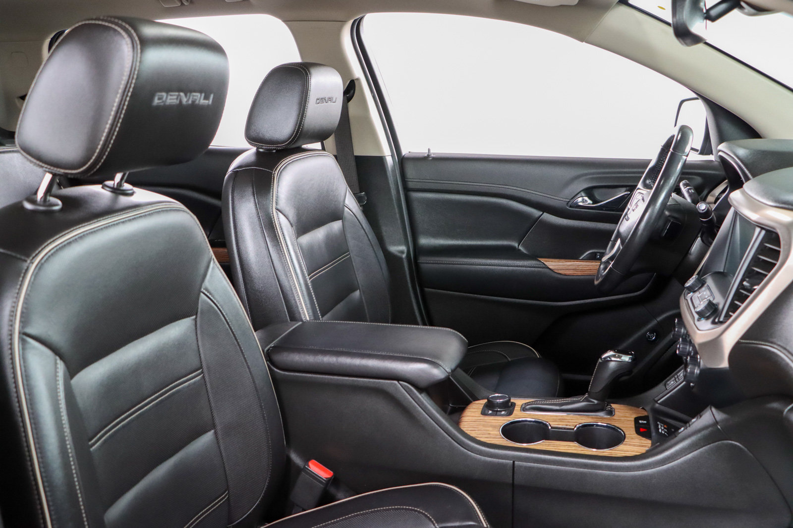 Used 2019 GMC Acadia Denali w/ Technology Package AWD/4WD image 29
