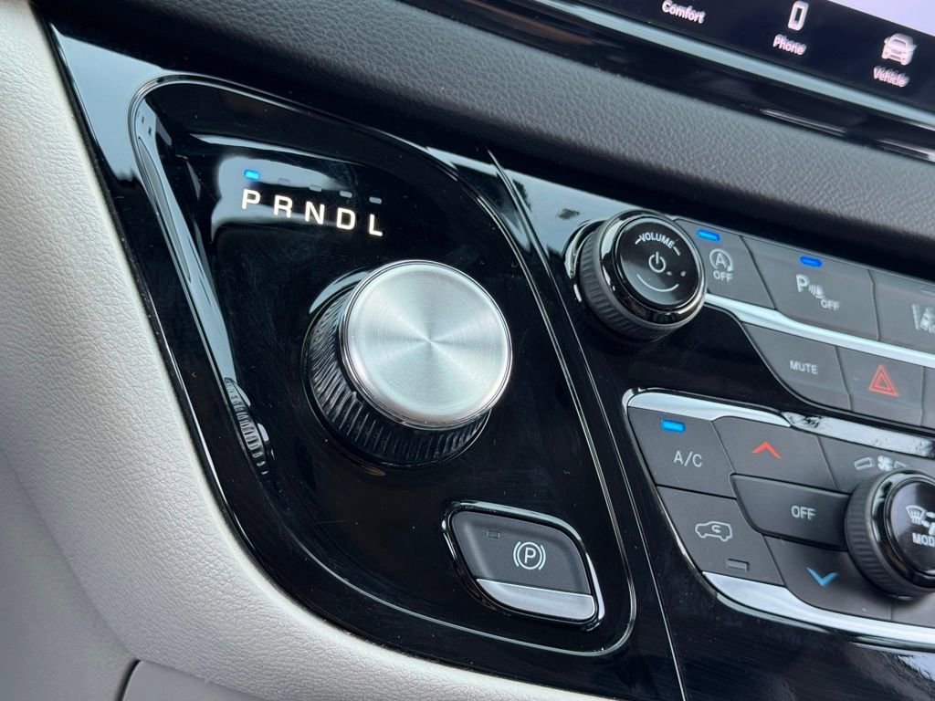 Used 2024 Chrysler Pacifica Touring-L image 25