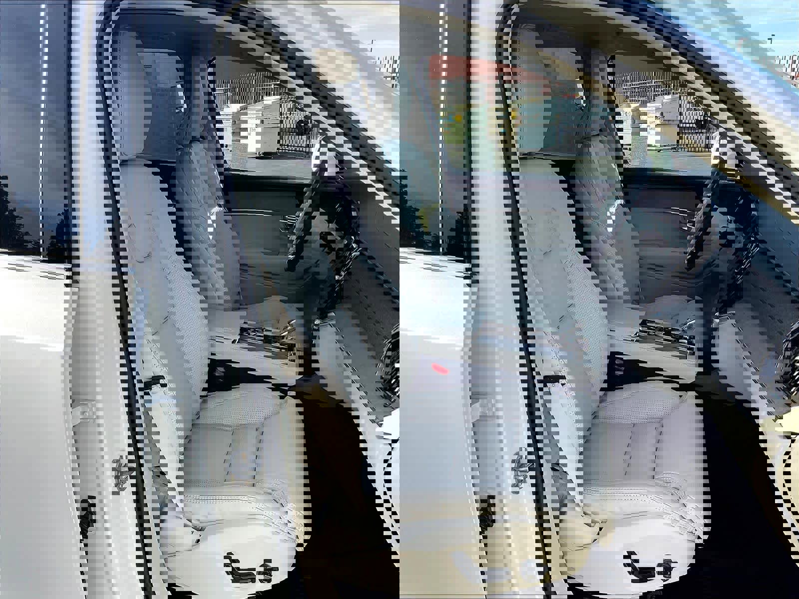 New 2026 Volvo XC90 T8 Ultra w/ Protection Package Premier image 32