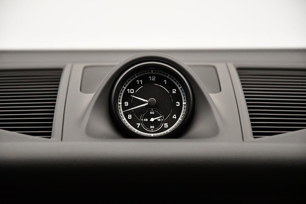 Used 2025 Porsche Macan image 31