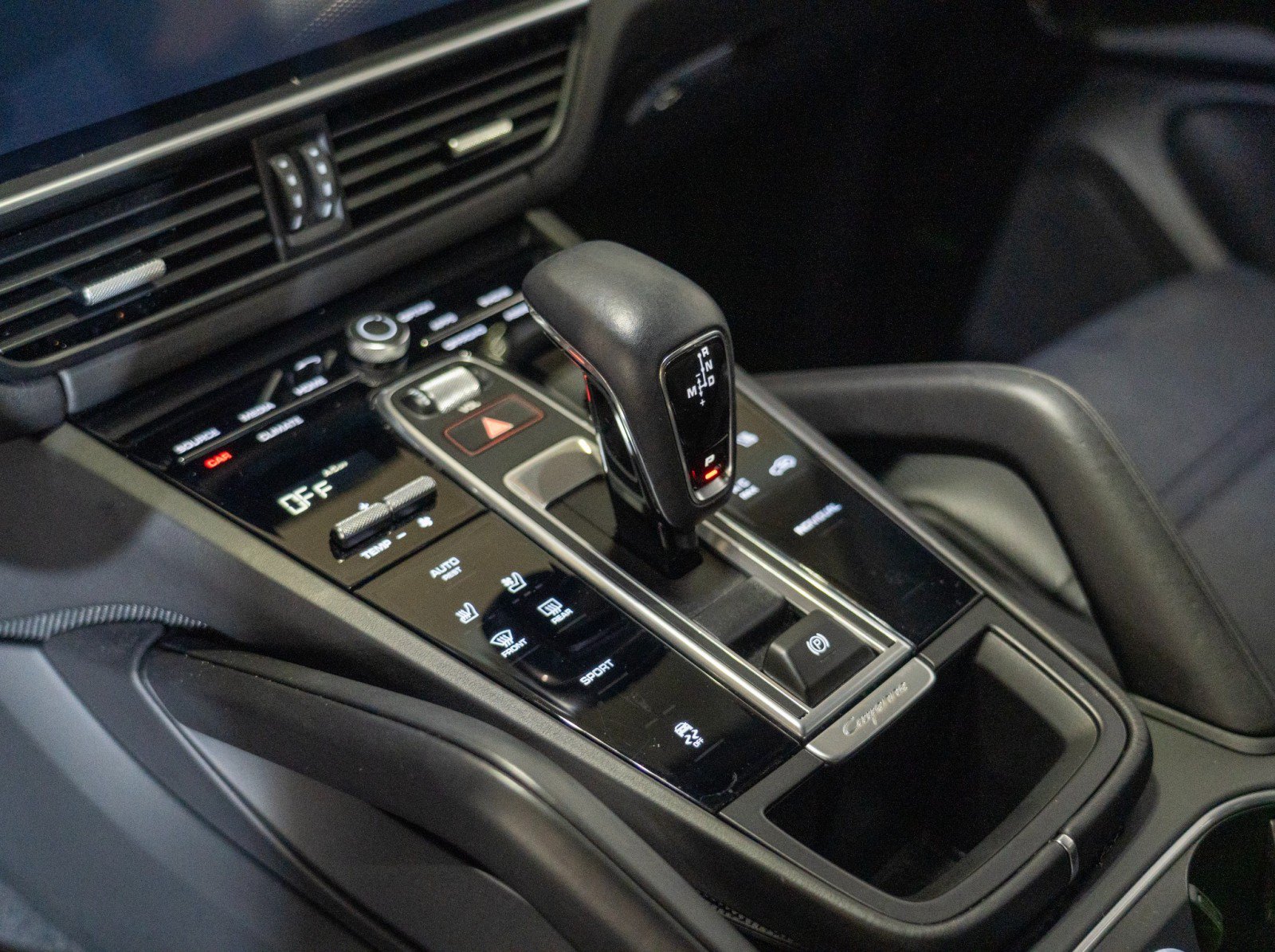 Certified 2023 Porsche Cayenne Platinum Edition AWD/4WD image 22