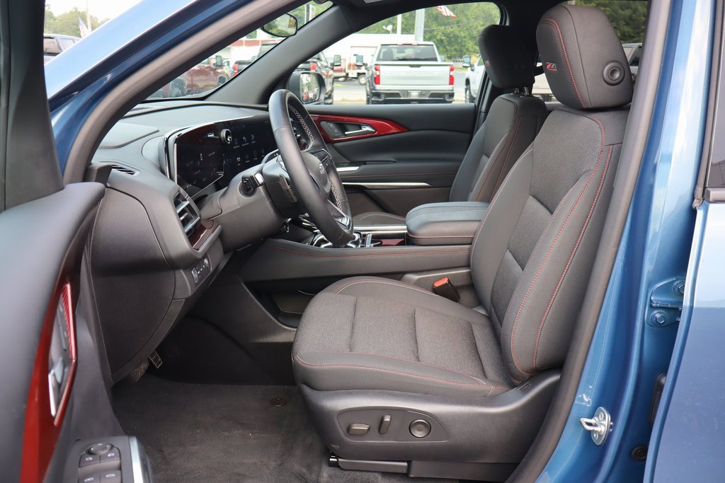 Used 2024 Chevrolet Traverse Z71 image 3