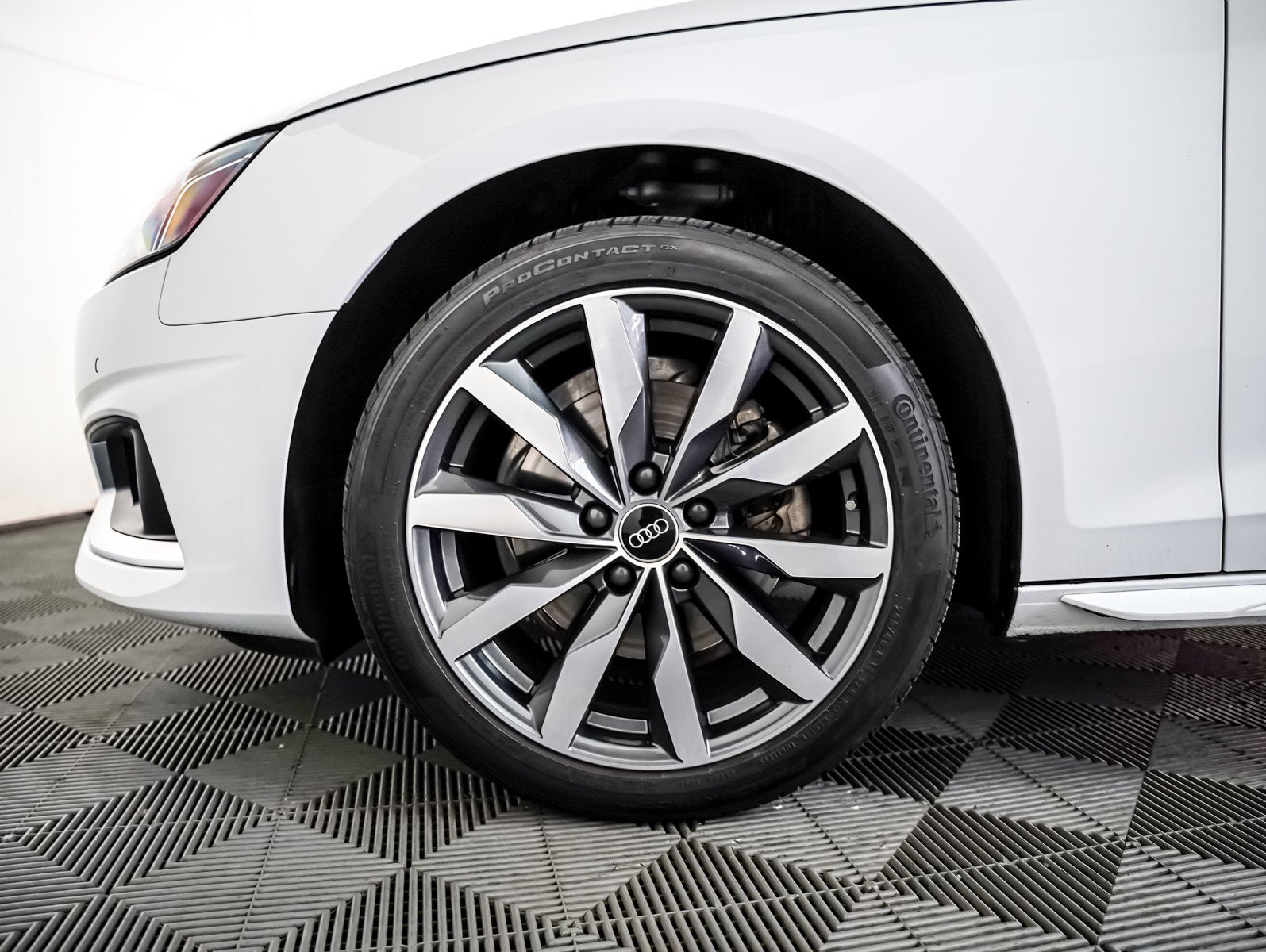 Used 2023 Audi A4 2.0T Premium w/ Convenience Package image 6