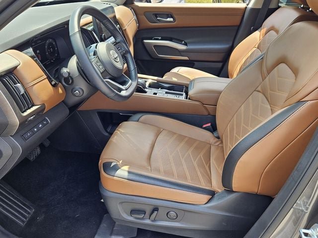 Used 2025 Nissan Pathfinder Platinum w/ Cargo Package FWD image 18