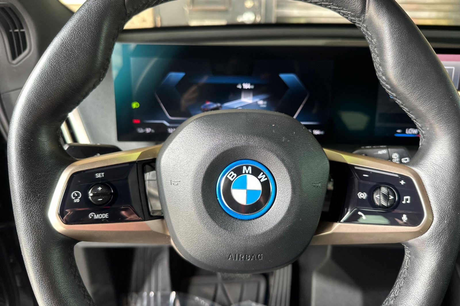 Used 2024 BMW iX xDrive50 w/ Sport Package AWD/4WD image 31