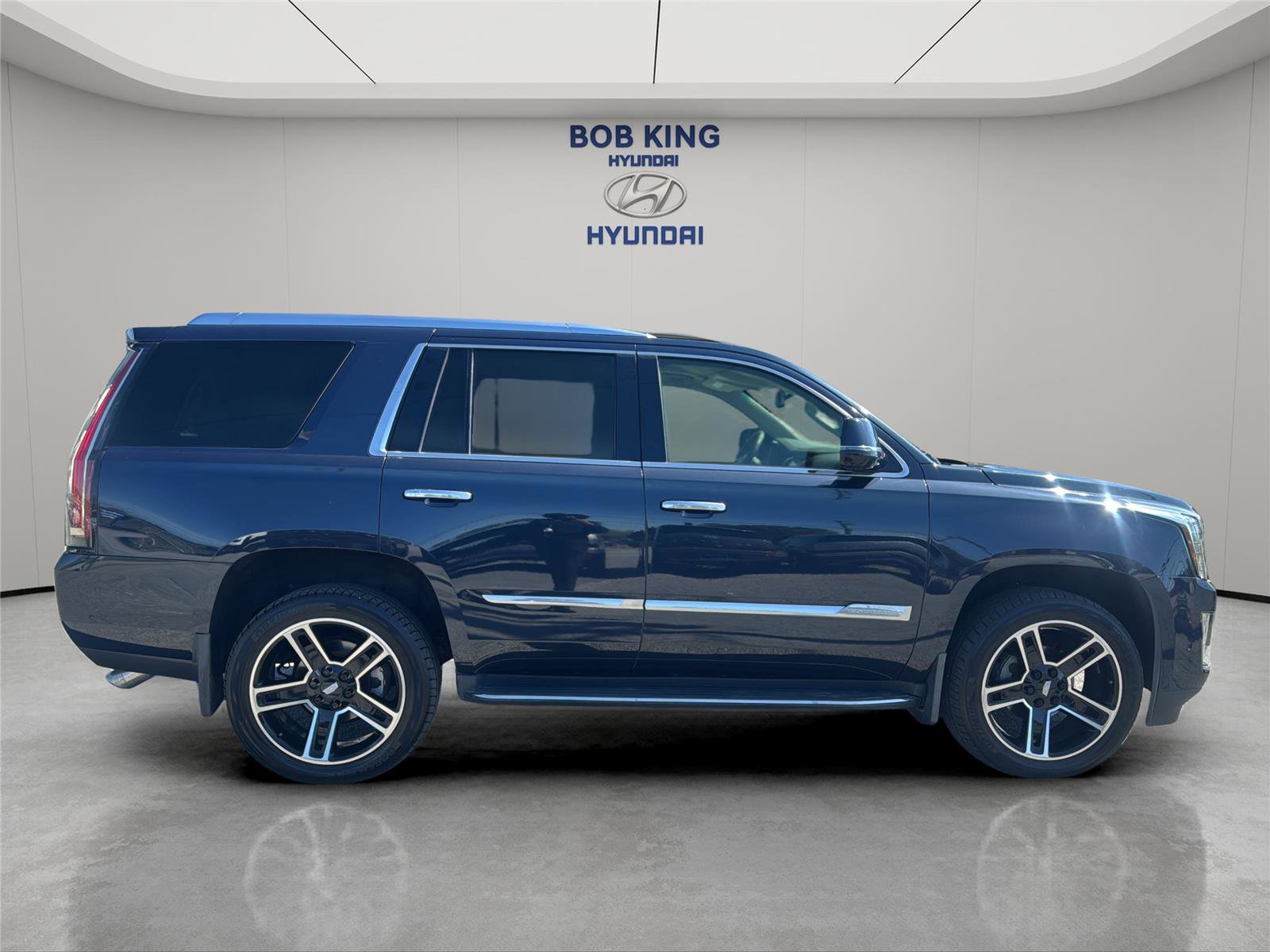 Used 2017 Cadillac Escalade 4WD w/ LPO, Radiant Package image 6