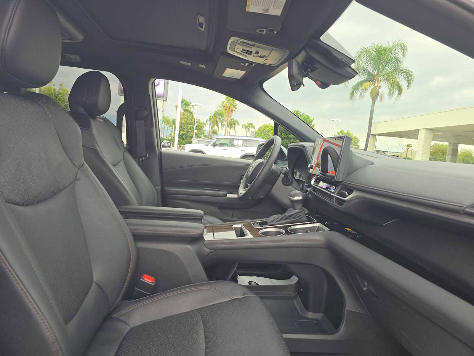 Used 2025 Toyota Sienna Platinum image 11
