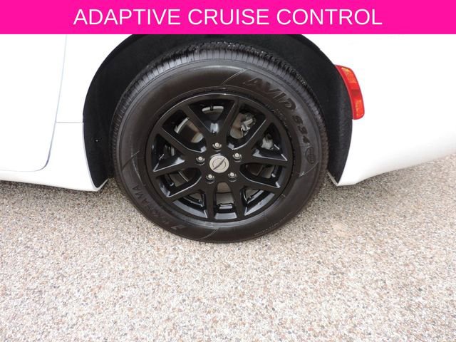 Used 2024 Chrysler Pacifica Touring FWD image 14