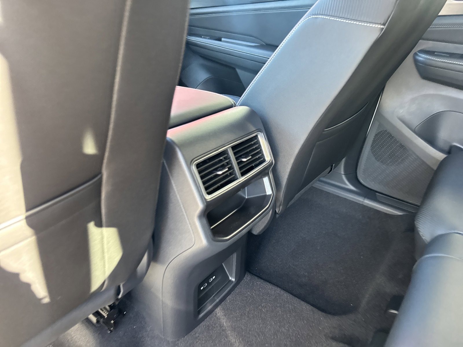 New 2026 Volkswagen Atlas Cross Sport SE image 21