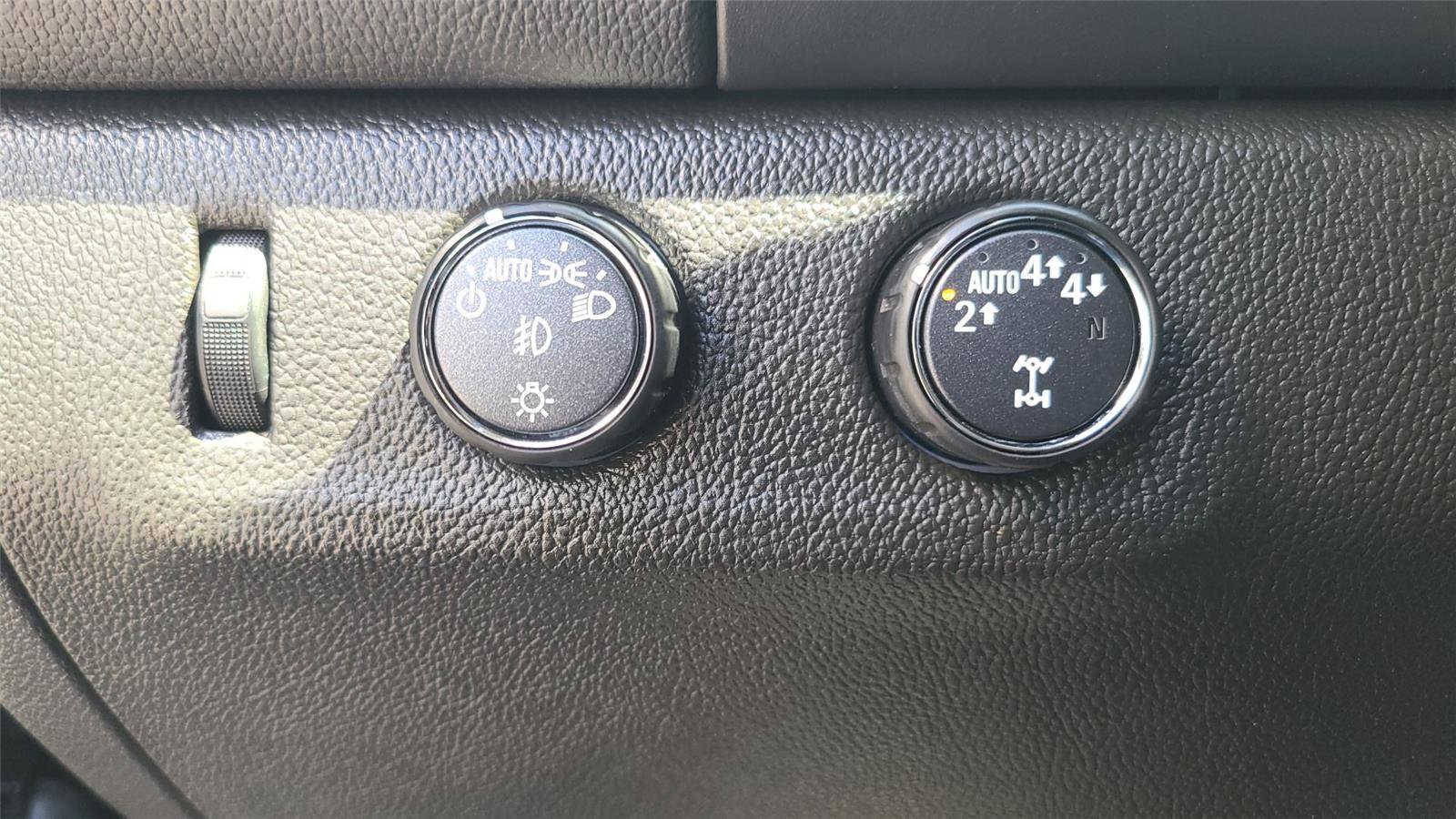 Used 2022 Chevrolet Colorado LT w/ LT Convenience Package AWD/4WD image 17
