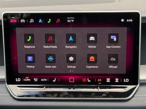 New 2025 Volkswagen Tiguan SE image 19