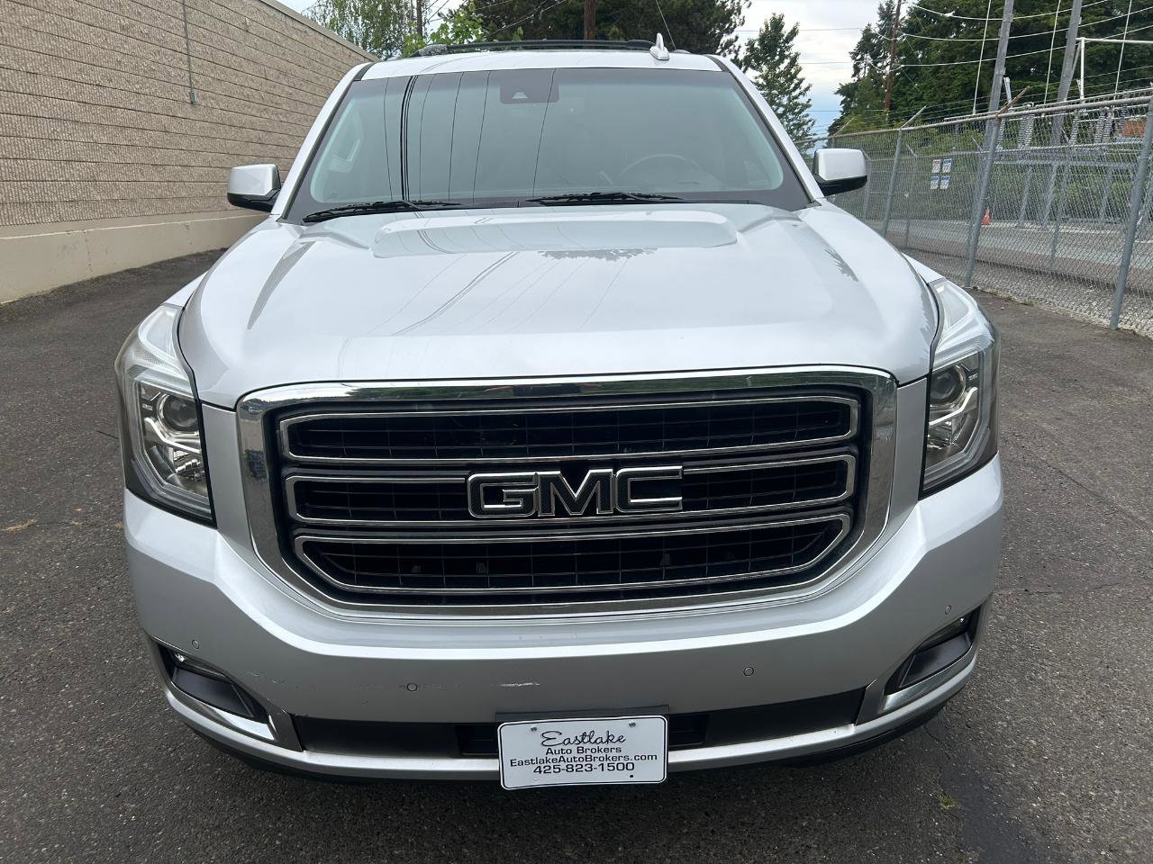 Used 2017 GMC Yukon SLT w/ Open Road Package AWD/4WD image 2