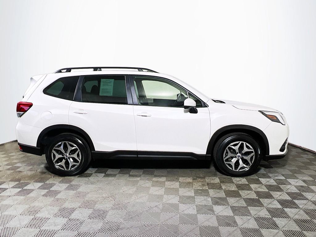 Used 2023 Subaru Forester Premium image 8