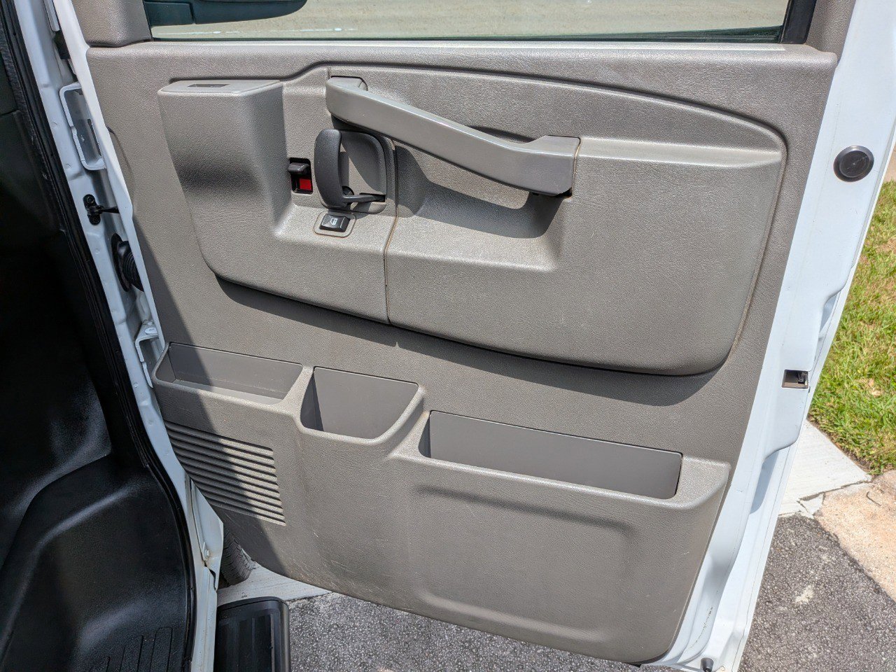 Used 2023 Chevrolet Express 3500 LS RWD image 18