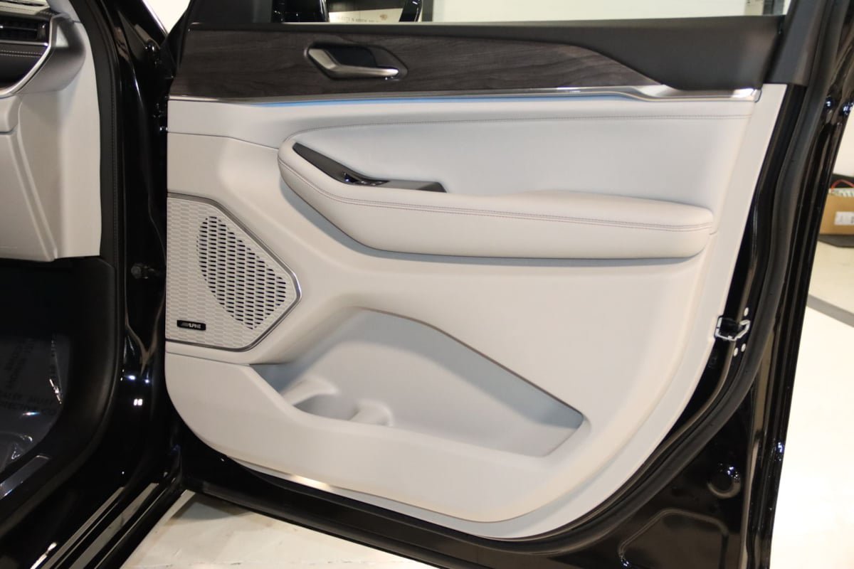 Used 2023 Jeep Grand Cherokee Overland AWD/4WD image 64