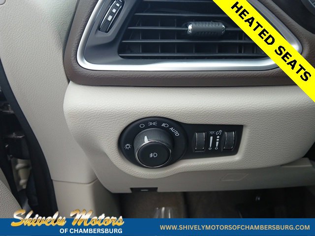 Used 2017 Chrysler Pacifica Touring-L Plus w/ Tire & Wheel Group image 34