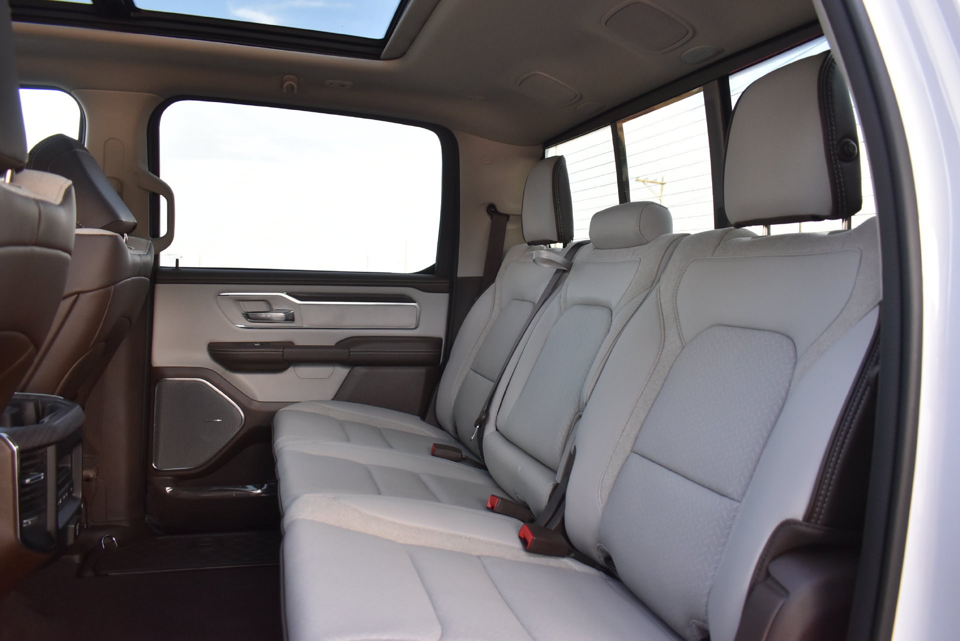 New 2027 RAM 1500 Laramie w/ Laramie Preferred Package AWD/4WD image 16