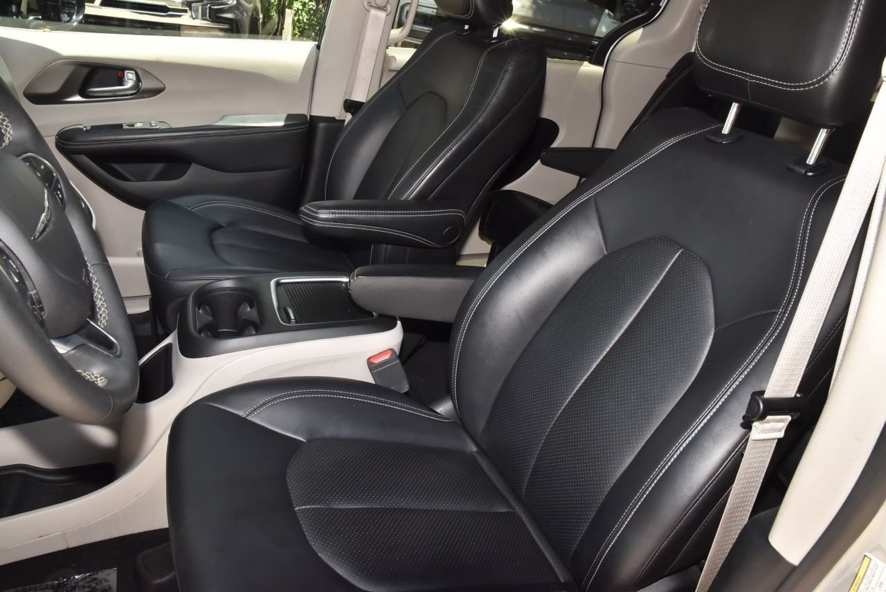 Used 2024 Chrysler Pacifica Touring-L FWD image 32