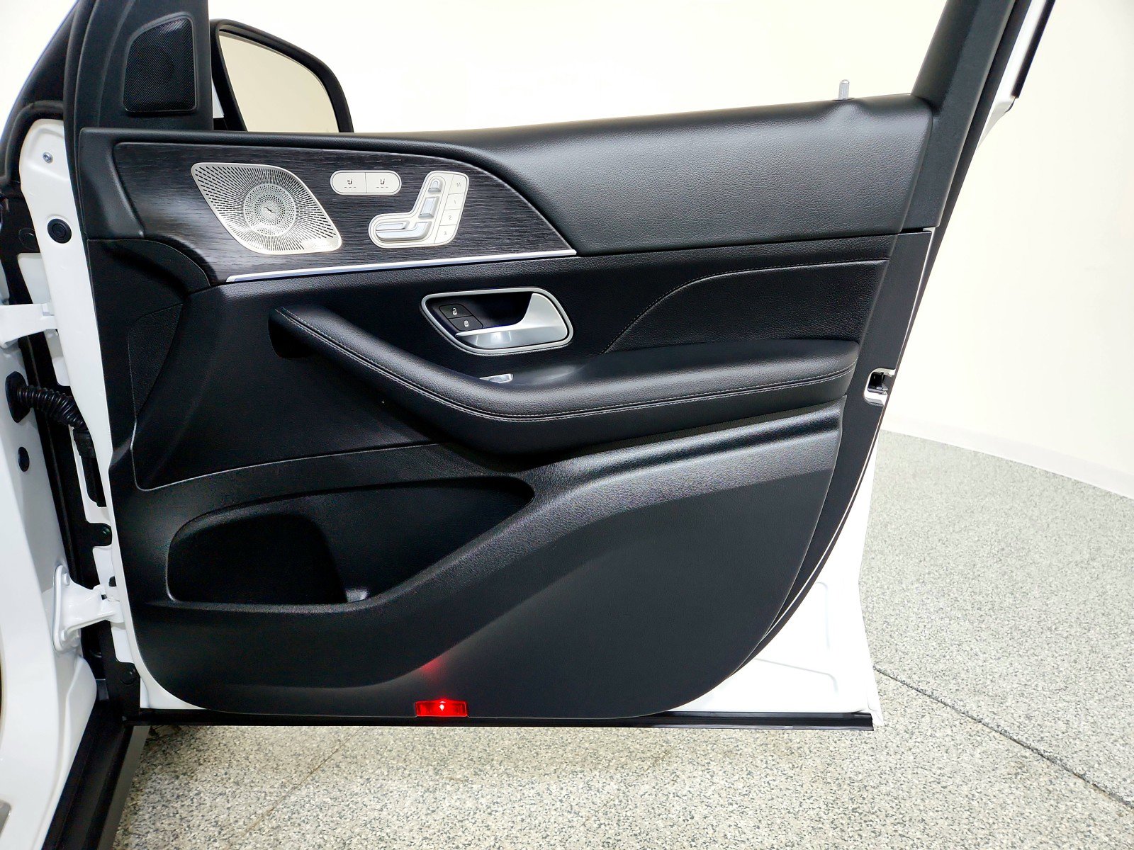 Certified 2025 Mercedes-Benz GLE 450e 4MATIC image 27