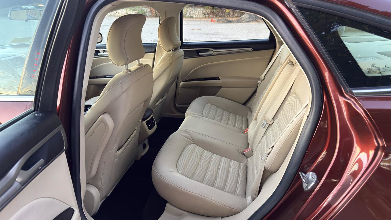 Used 2016 Ford Fusion SE FWD image 32