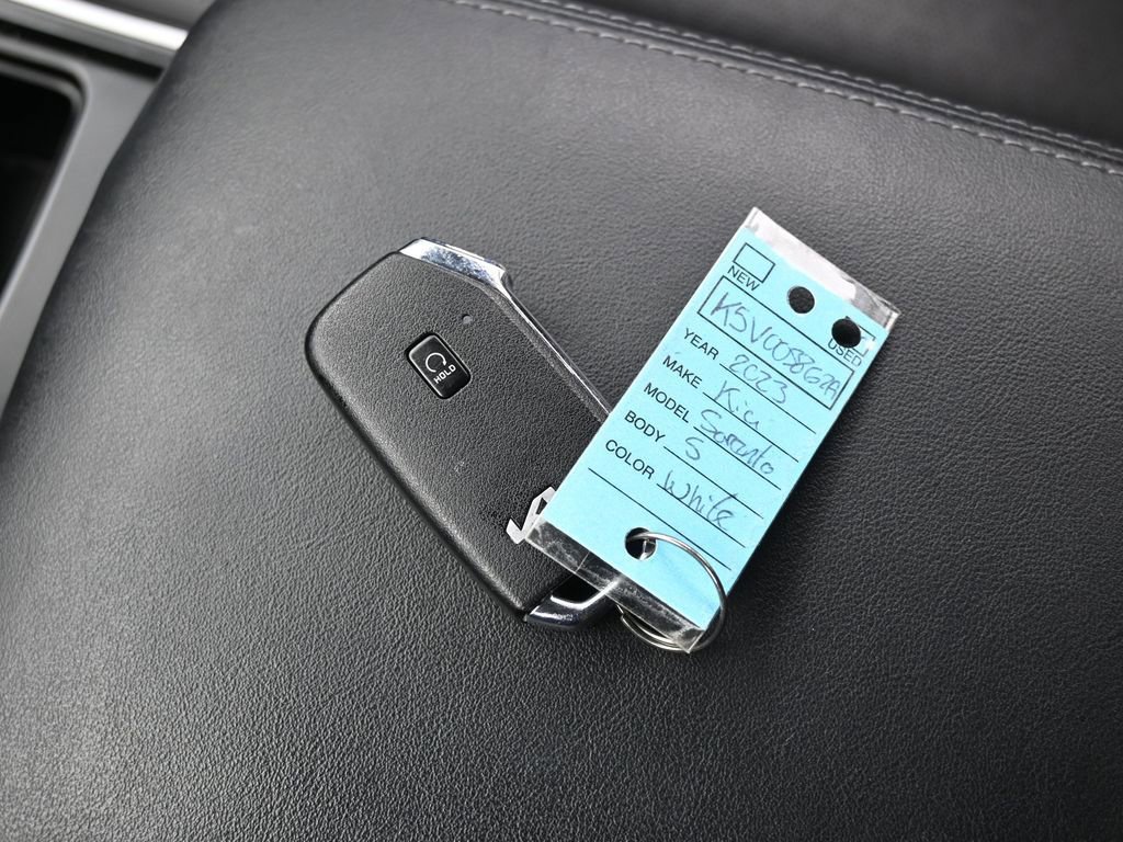 Used 2023 Kia Sorento S image 19