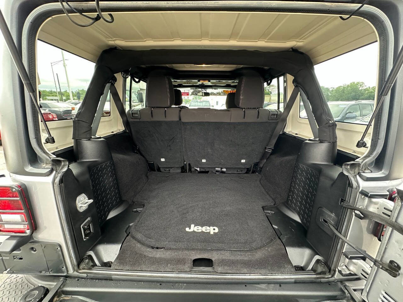 Used 2015 Jeep Wrangler Unlimited Rubicon w/ Dual Top Group AWD/4WD image 58
