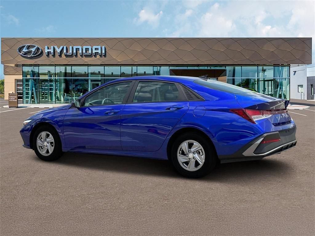 New 2025 Hyundai Elantra SE FWD image 4