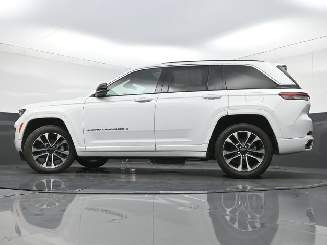 Used 2024 Jeep Grand Cherokee Overland w/ Trailer Tow Package AWD/4WD image 29