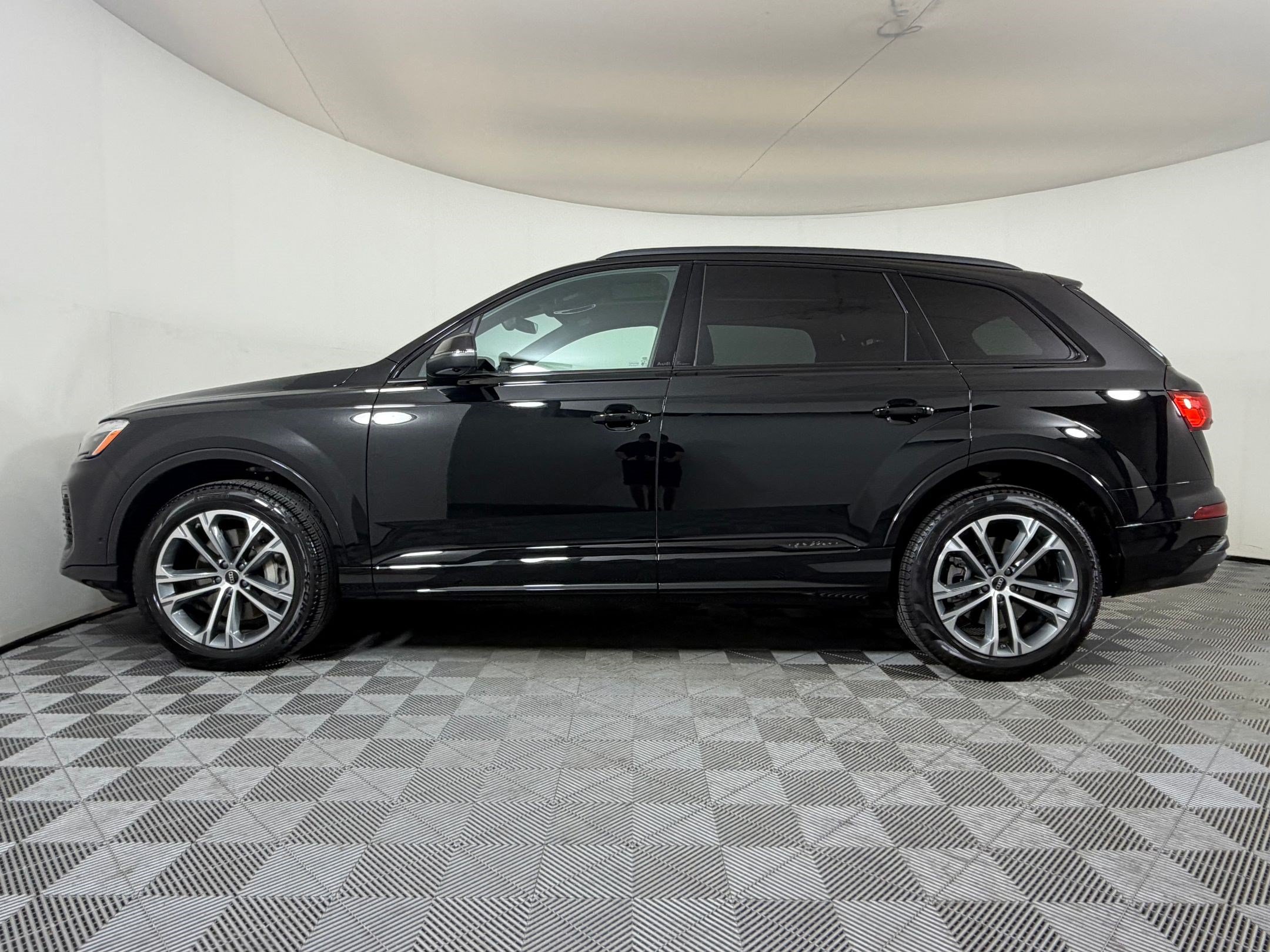 Used 2026 Audi Q7 2.0T Premium AWD/4WD image 2