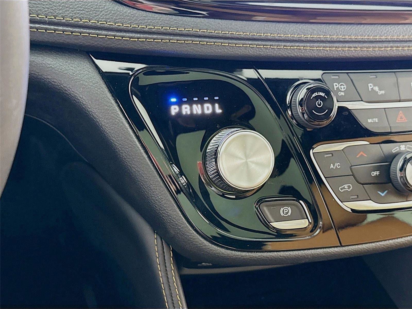 Used 2023 Chrysler Pacifica Pinnacle image 11