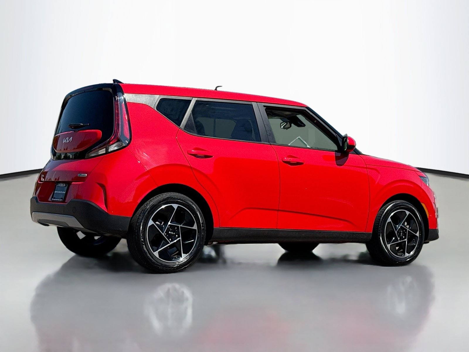Used 2023 Kia Soul EX FWD image 2