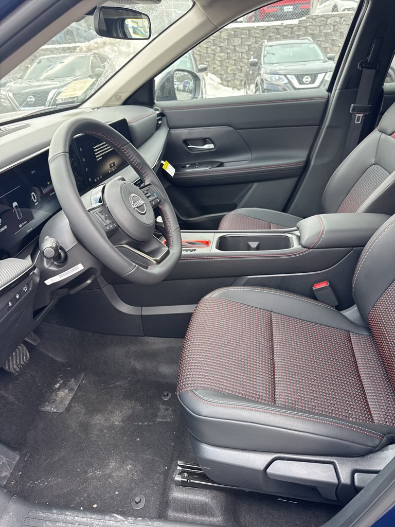 New 2026 Nissan Kicks SR w/ SR Premium Package FWD image 9